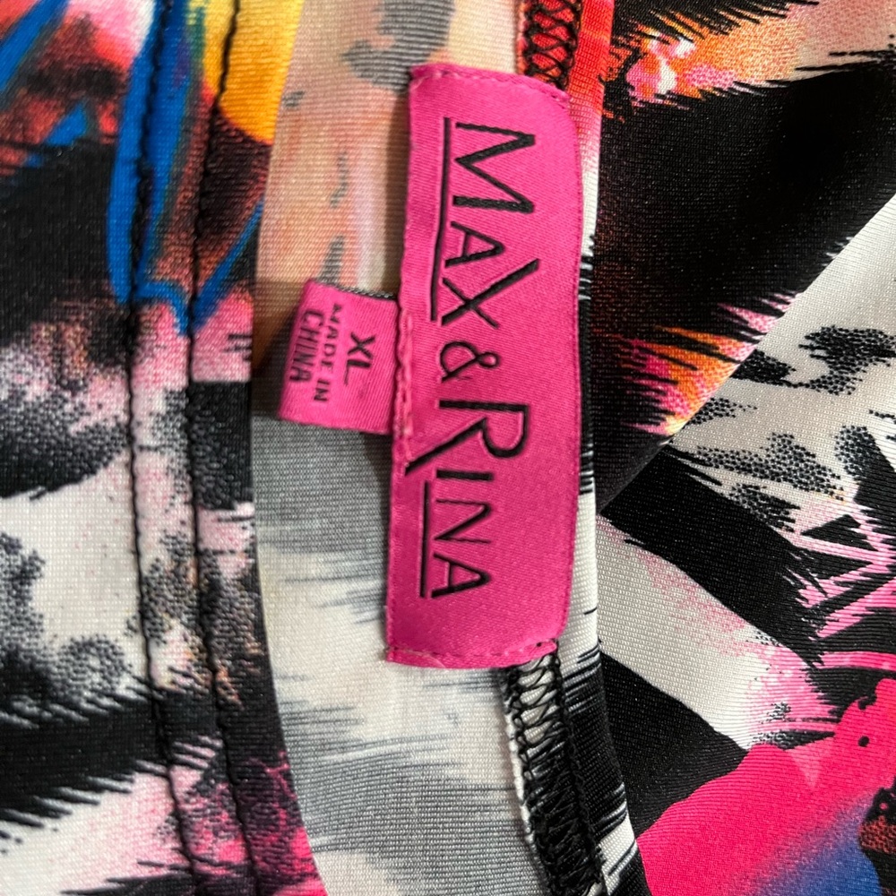 Max & Rina Colorful Abstract top - Picture 4 of 4